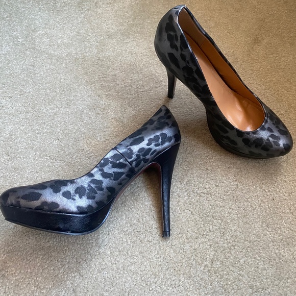 🆕️ Vegan Leather Grey and Black Leopard Print heels, Size 8.5 - Picture 8 of 10